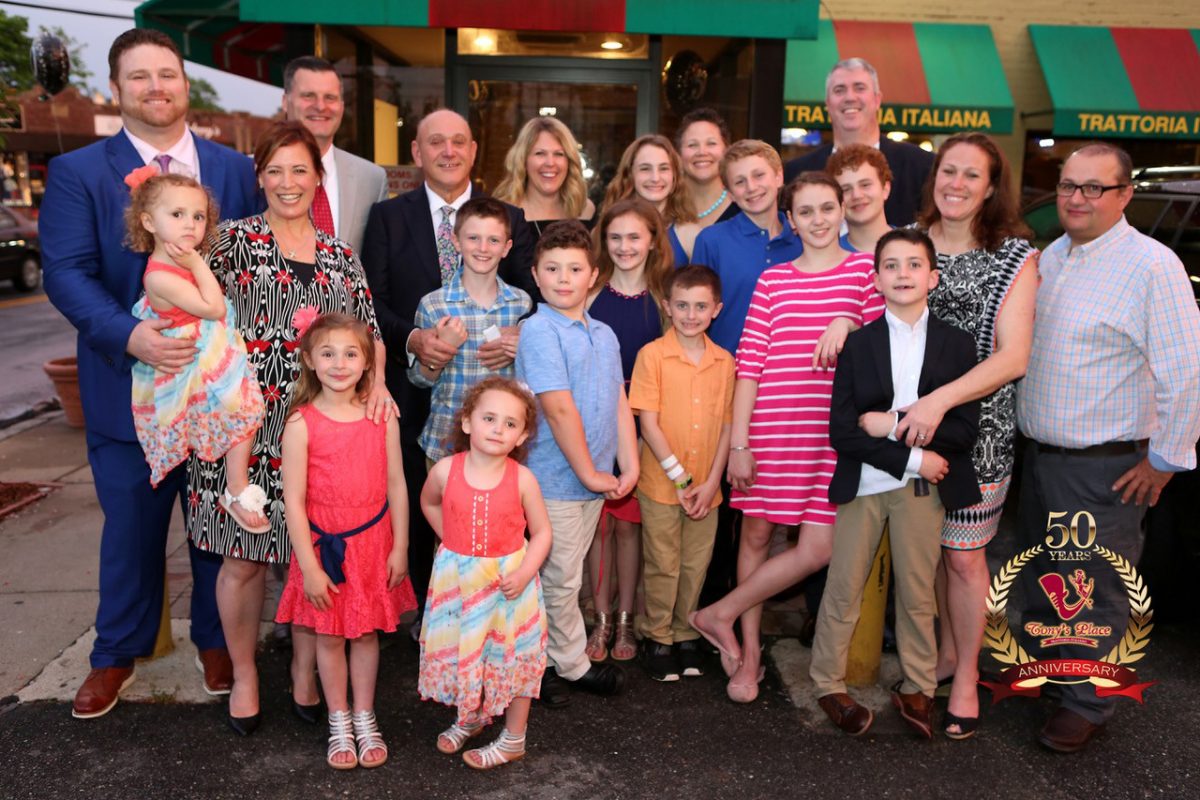HeroimageTonysfamilyoutside50th